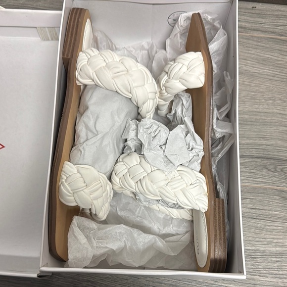 Guess Women's Raign Puffy Woven Flat Sandals - Picture 2 of 7